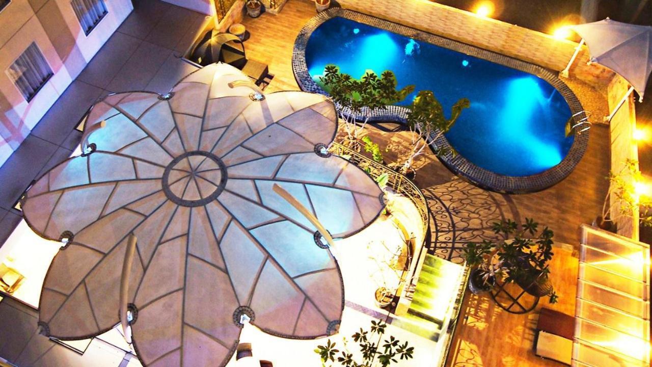 סרפונג Sapphire Sky Hotel & Conference מראה חיצוני תמונה