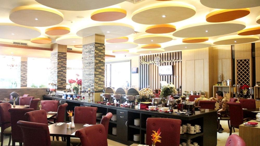 סרפונג Sapphire Sky Hotel & Conference מראה חיצוני תמונה