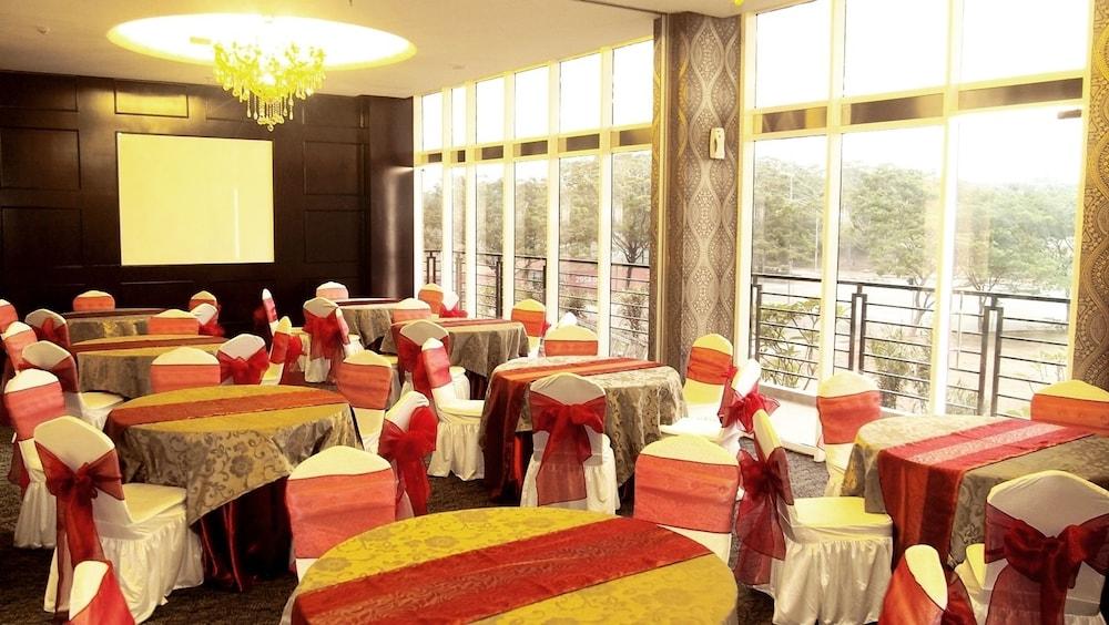 סרפונג Sapphire Sky Hotel & Conference מראה חיצוני תמונה