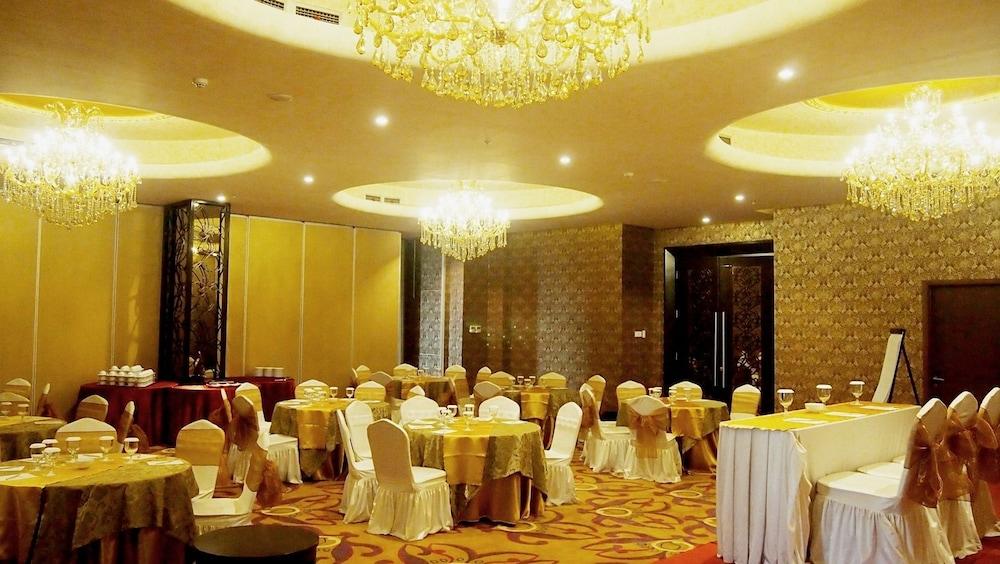 סרפונג Sapphire Sky Hotel & Conference מראה חיצוני תמונה