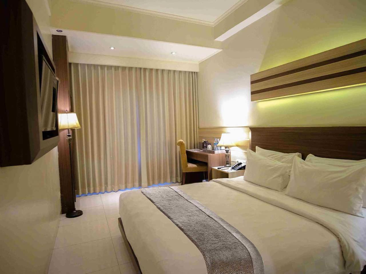סרפונג Sapphire Sky Hotel & Conference מראה חיצוני תמונה