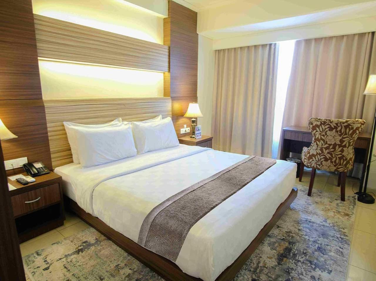 סרפונג Sapphire Sky Hotel & Conference מראה חיצוני תמונה
