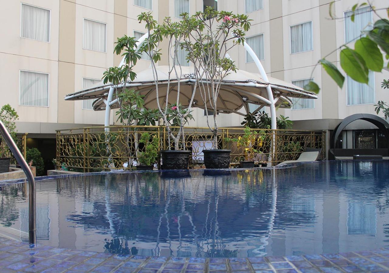 סרפונג Sapphire Sky Hotel & Conference מראה חיצוני תמונה